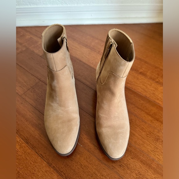 Vionic Shantelle Waterproof Leather Bootie. Size 6.5 - Picture 5 of 13